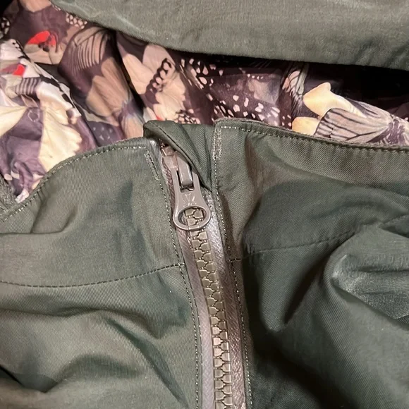 VGUC Lululemon Definitely Raining Jacket (US 6) - Gator Green - Picture 7 of 16